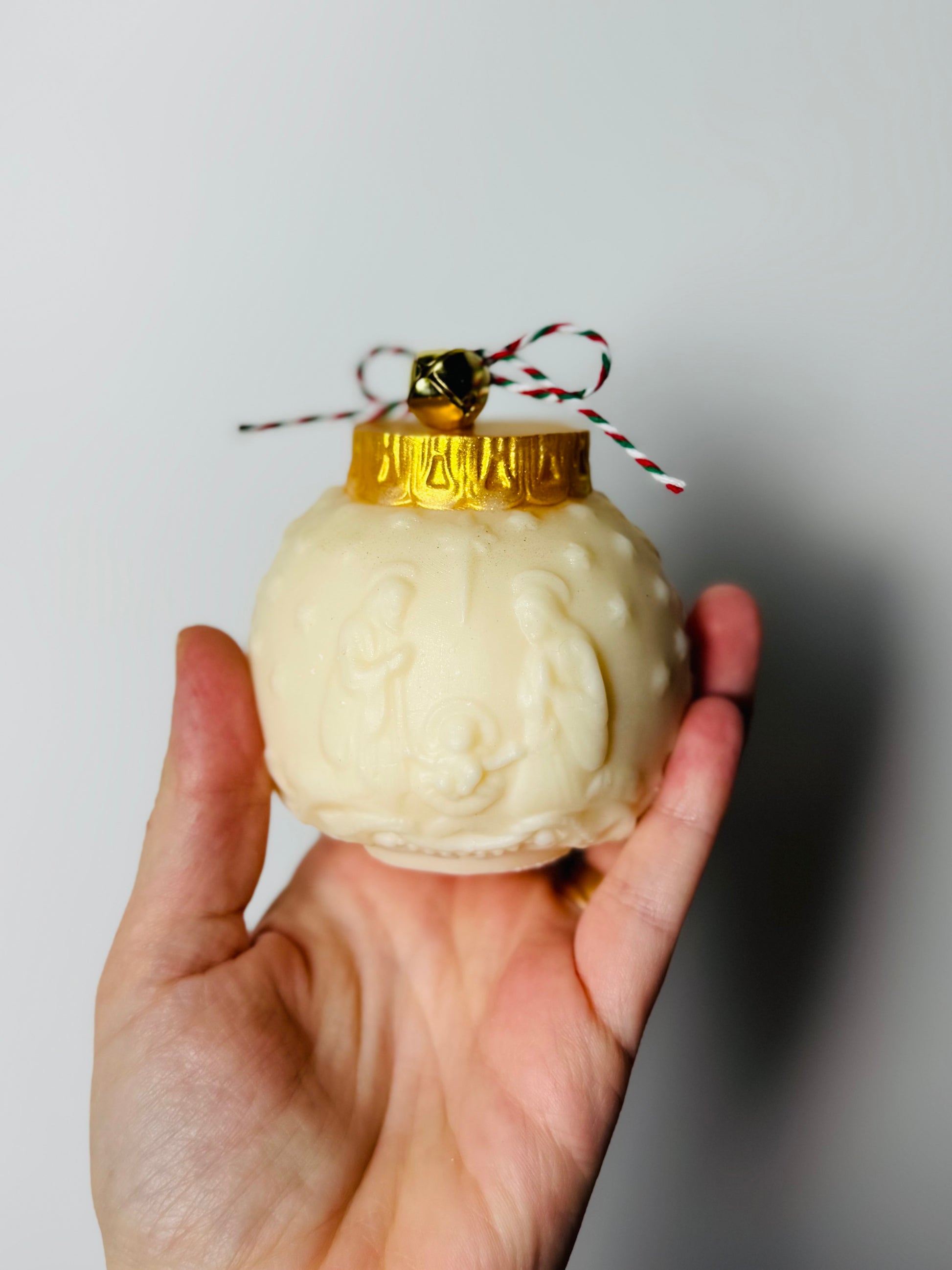 BOUGIE FANTAISIE BOULE SAINTE FAMILLE