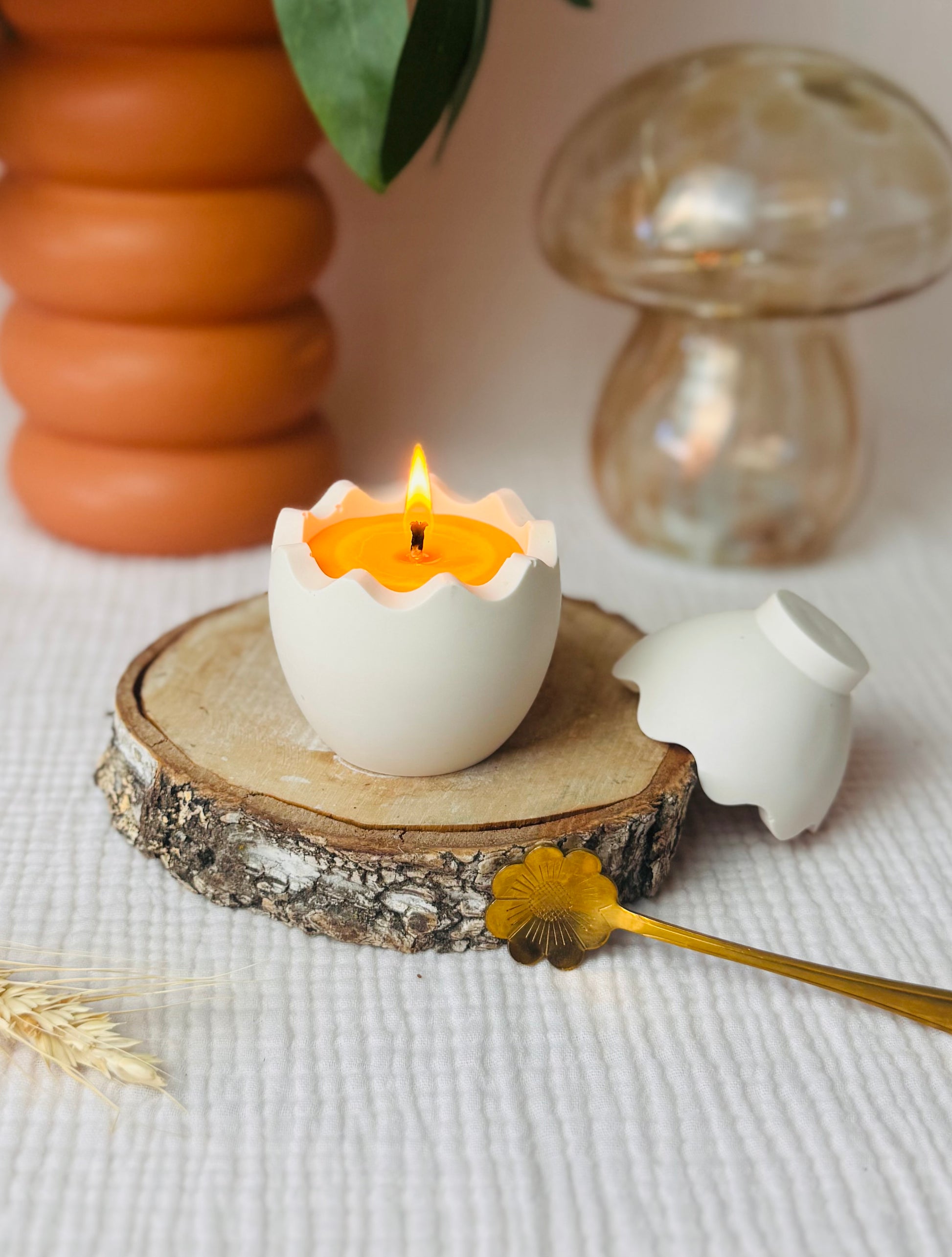 BOUGIE ARTISANALE - OEUF DE PÂQUES EN JESMONITE