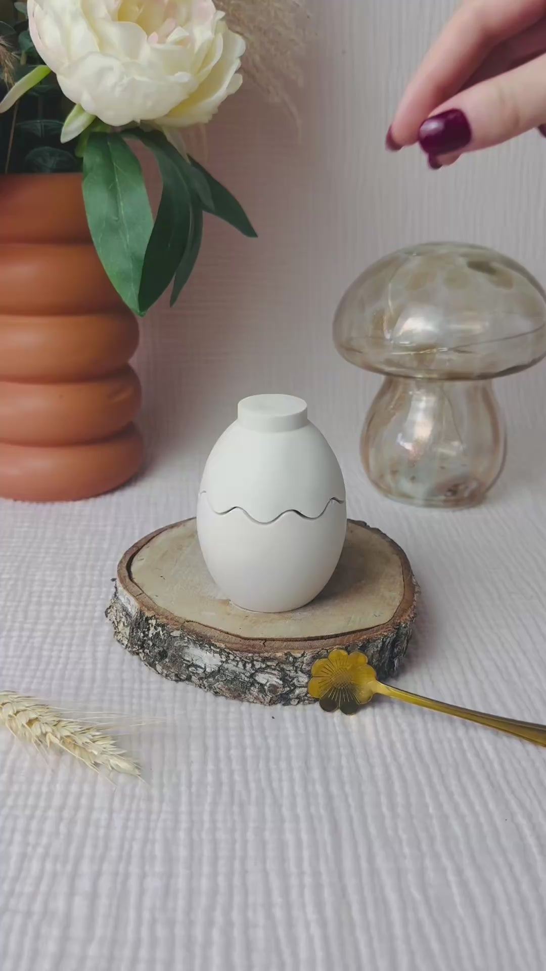 BOUGIE ARTISANALE - OEUF DE PÂQUES EN JESMONITE